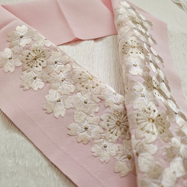 美品 豪華刺繍半襟 半衿 洗える ピンク 金糸 振袖 袴 成人式 卒業式 結婚式 礼装