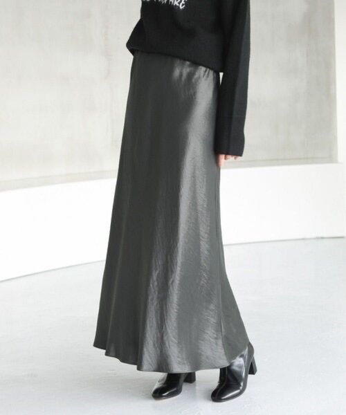 GLOBAL WORK 2024AW シャイニーサテンAラインスカート スミクロ