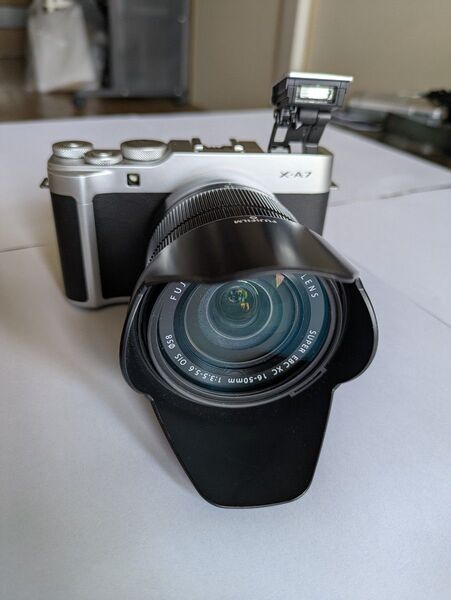 FUJIFILM ミラーレス一眼 X-A7 シルバー