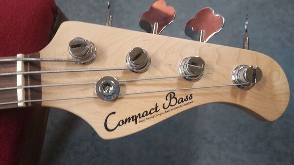 コンパクトベース compact bass