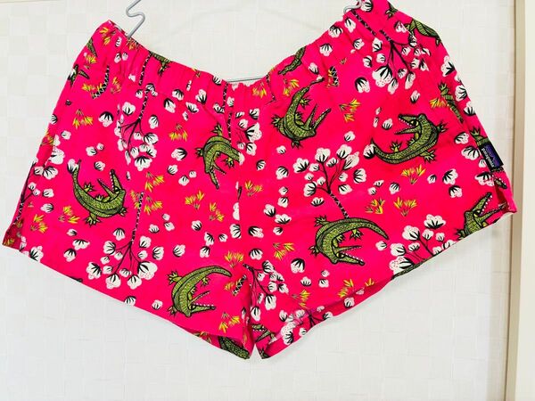 希少!新品 パタゴニア バギーズ ショートパンツ Sサイズ ワニ柄 ピンク 総柄