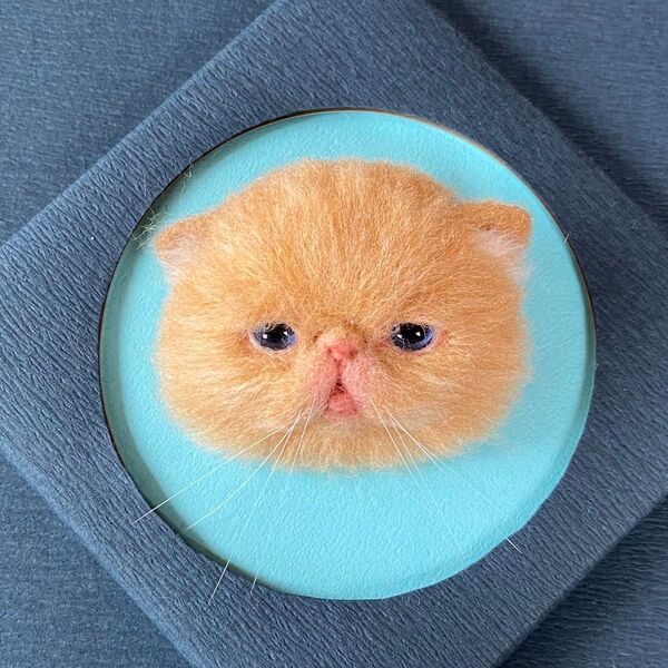 羊毛フェルト猫 ブローチ リアル可愛いエキゾチックショートヘアーの子猫さん ブラウン