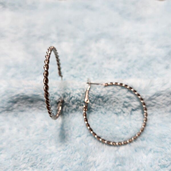 ツイストフープピアス 大きめ【シルバー 両耳 ステンレス】 リングピアス シンプル