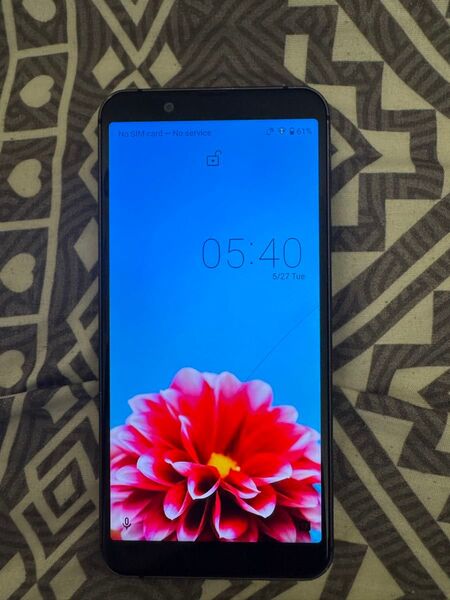 AQUOS SHV43