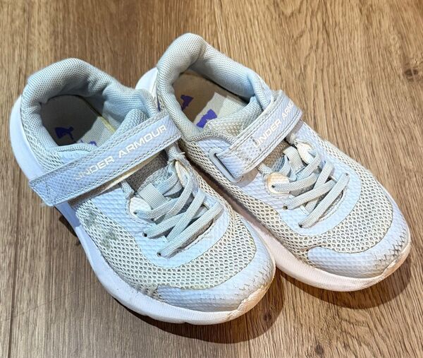 スニーカー under armour キッズスニーカー 19.5㎝