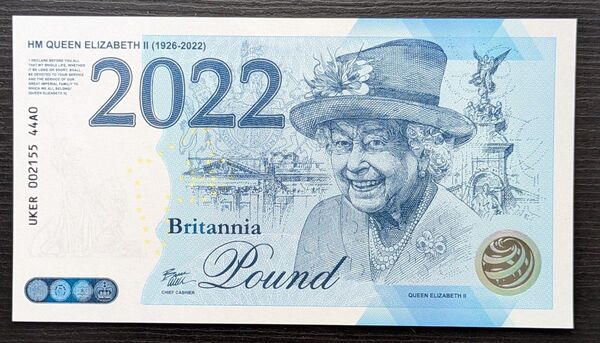 ピン札 エリザベス2世 死去 記念紙幣 イギリス ポンド