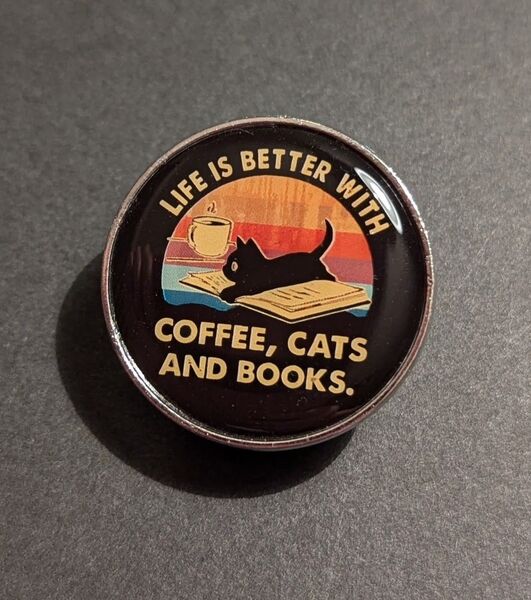 LIFE IS BETTER WITH COFFEE, CATS AND BOOKS. ピンバッジ N35-17 猫 ねこ