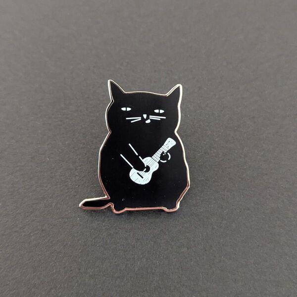 黒猫さん × ウクレレ ピンバッジ N65-8 猫 ねこ