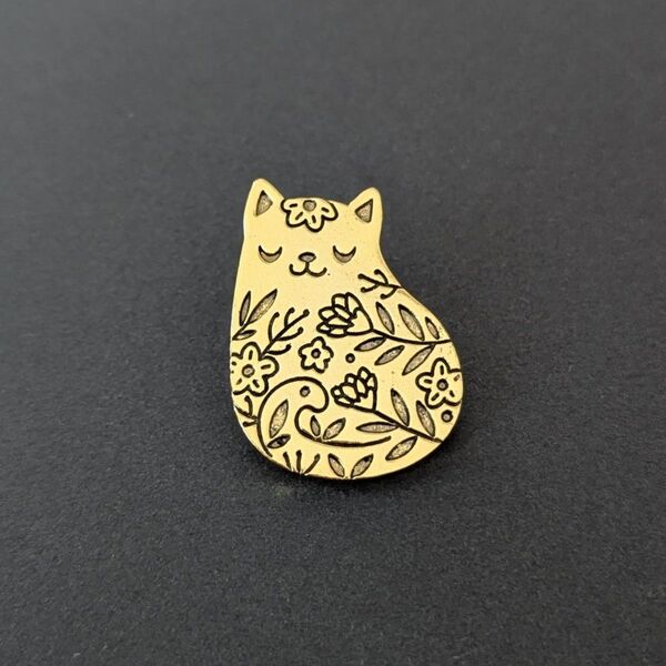 猫さん × お花 ゴールド ピンバッジ N68-3 猫 ねこ