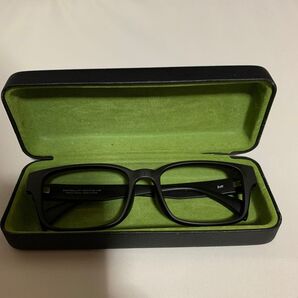 Zoff シンプルで使いやすい定番のフレーム ケースつき