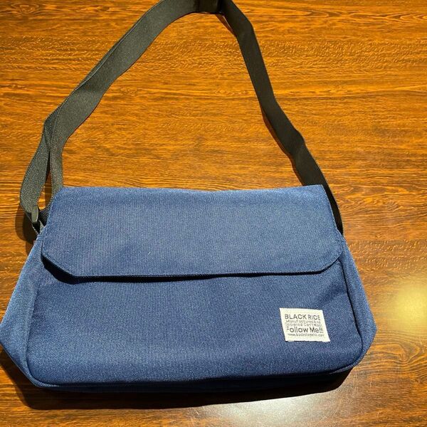 男女兼用ショルダーバッグ 斜めがけ 軽い 肩掛け ネイビー 軽量 カジュアル