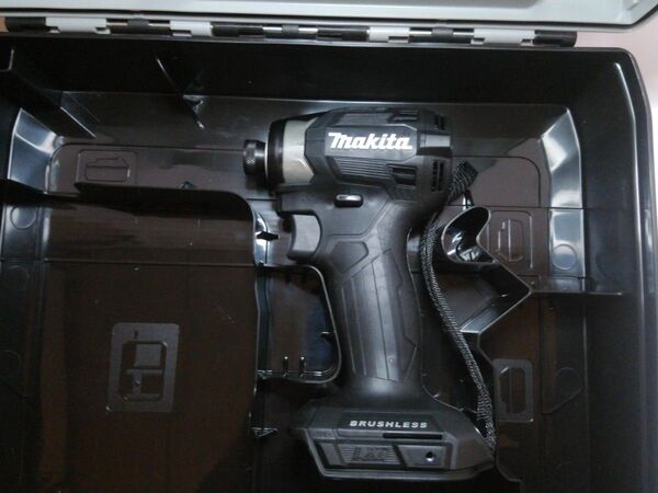 ② 即日発送 新品未使用 Makita 純正品 最新インパクトドライバー TD173D Black ケース付