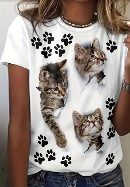 新品 未使用 猫プリント 半袖Tシャツ レディース Lサイズ M(JPーL) ホワイト 白 3匹の猫と足跡