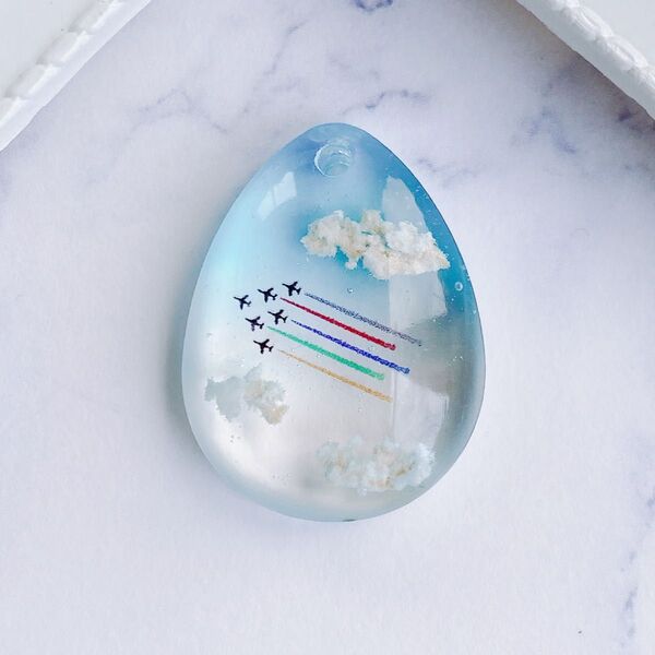 ネックレス ブルーインパルス 青空 半ドロップ 雲レジン 空 雲 レジン 一点物 ハンドメイド アクセサリー ペンダント アクセ
