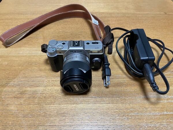 PENTAX Q7 ミラーレス一眼カメラ 充電器 ストラップ付き