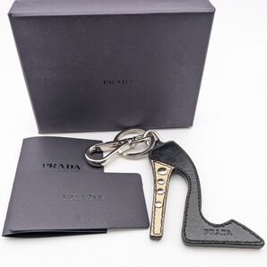 PRADA プラダ レザー ヒール パンプス チャーム キーホルダー 黒系 箱付