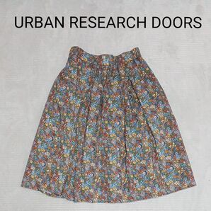 【79】URBAN RESEARCH DOORS ◆ボタニカル柄スカート