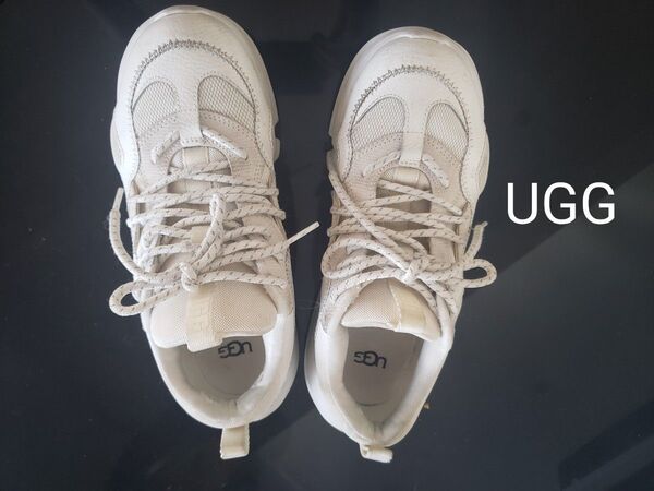 UGG厚底スニーカー白24.0cm 23.5普段履いてます