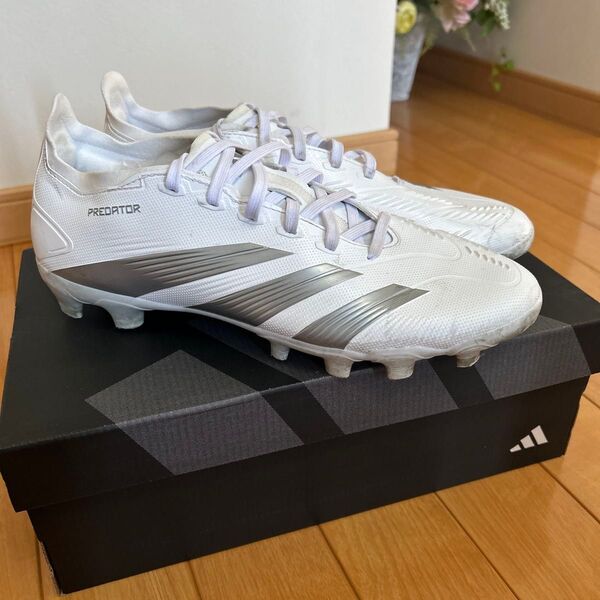 adidas Predator ホワイト/シルバー サッカーシューズ