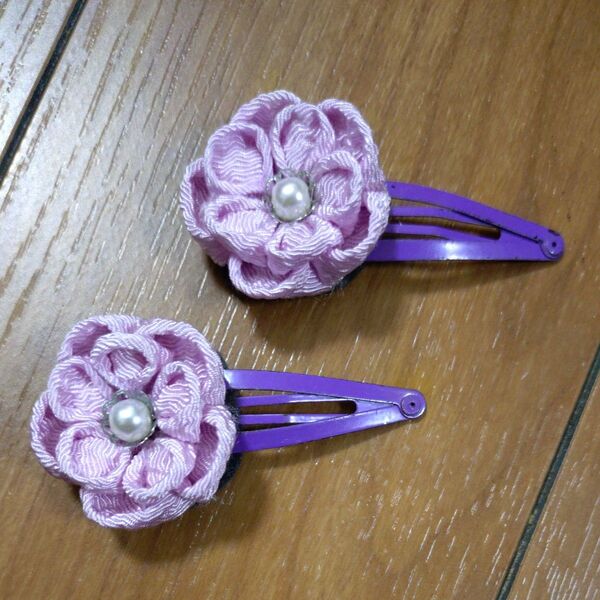 ③お花のヘアピン 2個セット パープル パール つまみ細工