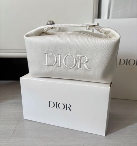 【新品未使用】Dior 2025 ノベルティ スクエア ボタン ポーチ ホワイト ディオール ノベルティポーチ