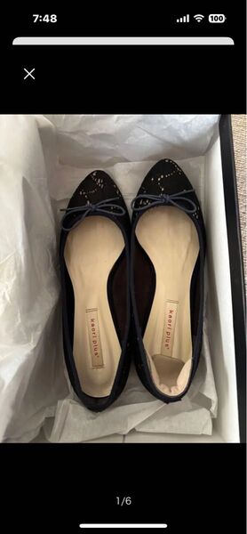 丸井購入の日本製品、kaori plusのフラットシューズです。春夏におすすめの上品なネイビーのレース素材 、23.5センチ