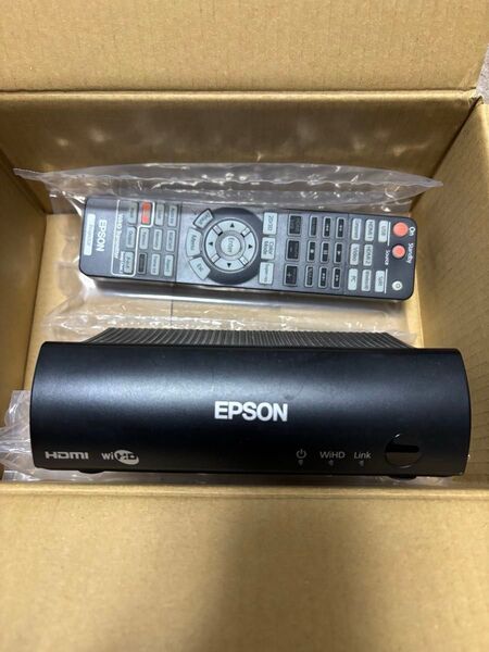 エプソンプロジェクター、EHTW6100WのワイヤレスHDトランスミッターと電源ケーブルとリモコンと3Dメガネ2個のセット