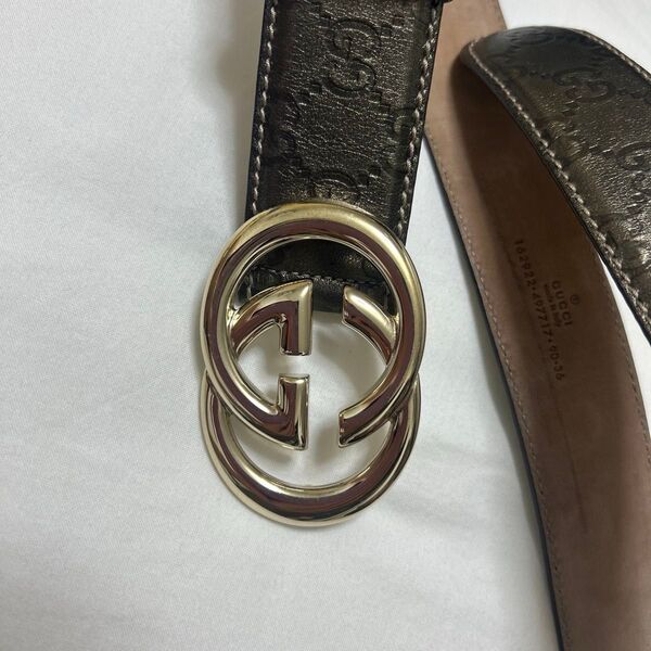 GUCCI グッチベルト何年か前に百貨店で五万円程で購入しました。状態良好です。幅4センチ、長さ約96センチになります。