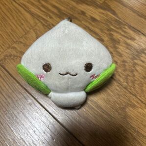 もちもちキーホルダー 桃 もも 癒し 気持ちいい リラックス チャーム 可愛い ぬいぐるみ