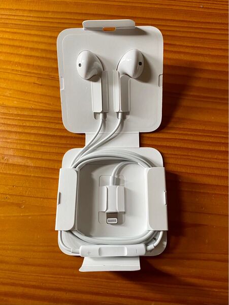 Apple Iphone純正ライトニングイヤホンアップル