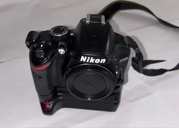 Nikon D3200 デジタル一眼レフカメラ 及び4本レンズ付き