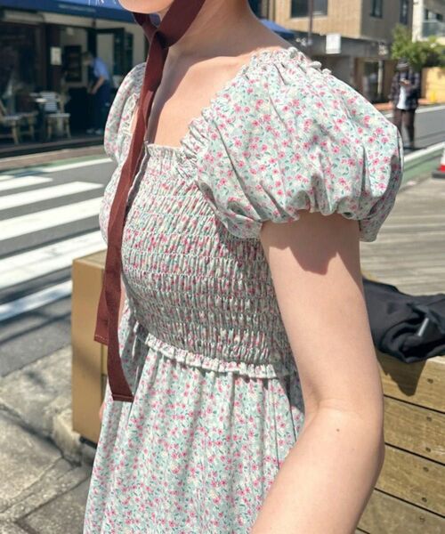 【お値下げしました】新品タグ付き Alley by w closet 花柄シャーリングワンピース