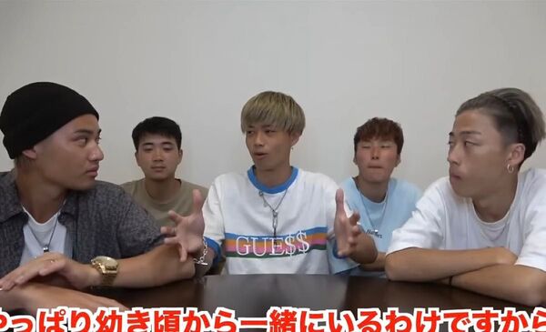 コムドットやまと 着用Tシャツ GUESS Sサイズ表記