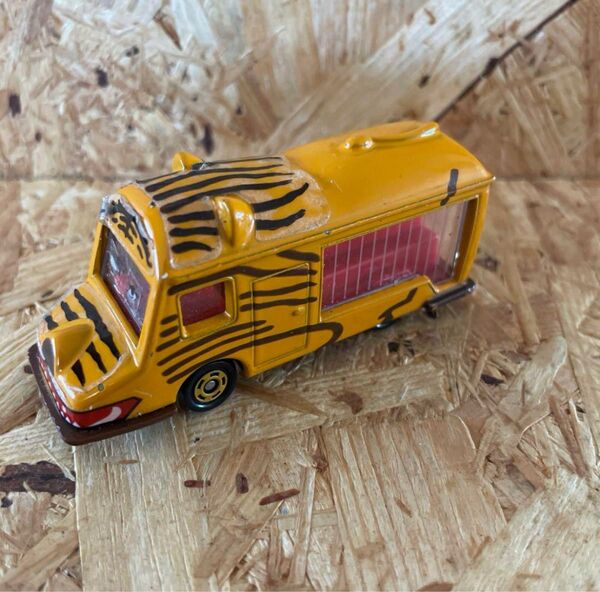 トミカ ライオンバス ミニカー 202428