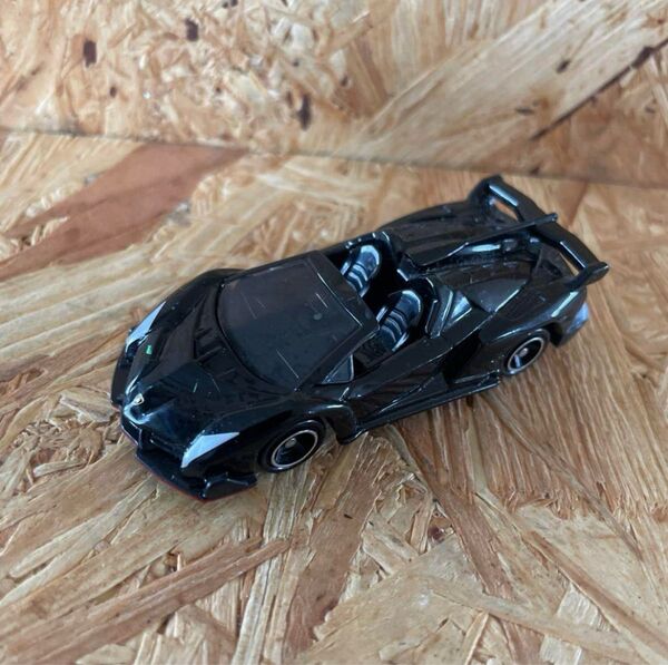 トミカ ランボルギーニ ヴェネーノロードスター ミニカー 202474