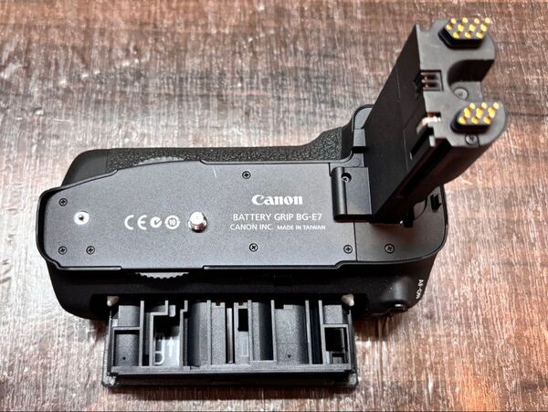 Canon バッテリーグリップ BG-E7