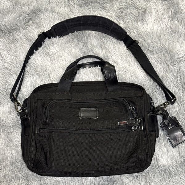 【中古品】 TUMI トゥミ ビジネスバッグ 2wayバッグ 黒 ブラック ジッパー ポケット多数 通勤