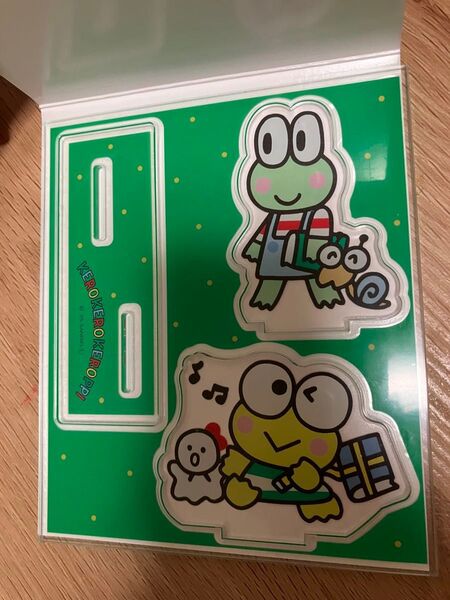 【けろっぴ】ダイソー サンリオキャラクターズビッグアクリルスタンド
