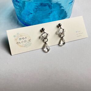 シーグラス ゆらゆらピアス ステンレス ホワイト ガラスビーズ