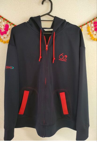 【美品】ヤクルトレディ 60周年記念パーカー