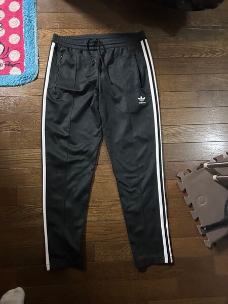 アディダス adidas ジャージ トラックパンツ ブラック パンツ 黒 ボトムス オリジナルス