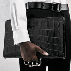 【最終価格】23AW 近年モデル Alexander McQUEEN アレキサンダーマックイーン クラッチバッグ スカル ナックル