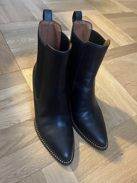 COACH コーチ レディース スタッズ付き レザーブーツ ペル ブーティ Pierce Bootie ▲ COS T シャツ ワンピース パンツ サンダル ラコステ