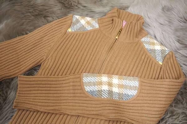 BURBERRY LONDON バーバリーロンドン の ノバチェック切替デザインで創られた ウールリブニット素材の カーディガン ジャケット です。”