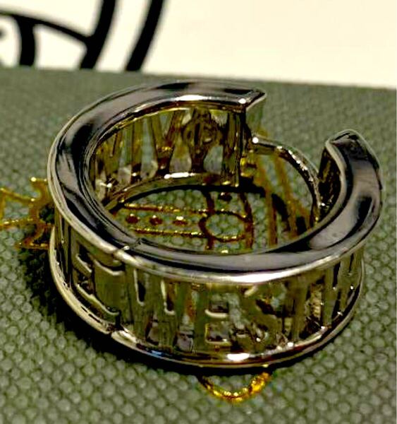 送料込●新品B品●Vivienne Westwood ピアス 内側直径15mm シルバーメタル ヴィヴィアンウエストウッド ビビアンアクセサリー