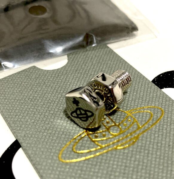 送料込●新品●Vivienne Westwood 六角ナット風ピアス シルバーメタル ネジ ヴィヴィアンウエストウッド ビビアン アクセサリー