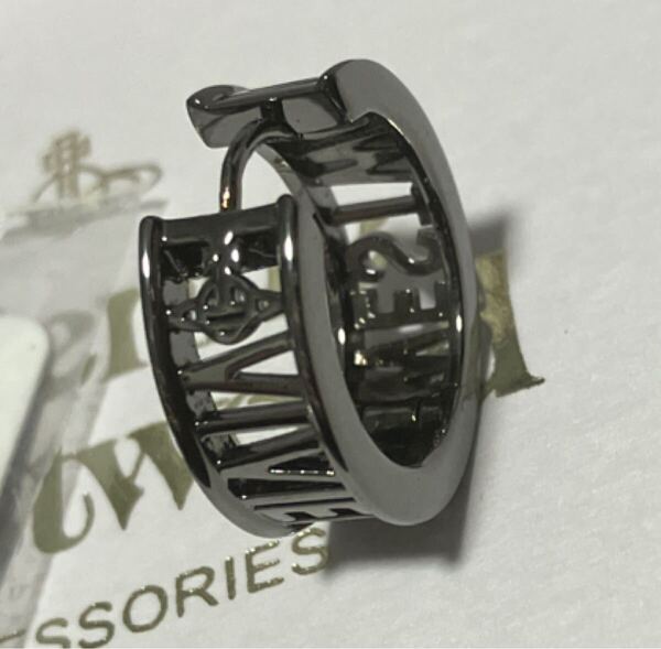 送料込●新品●Vivienne Westwood ピアス 内側直径15mm ブラックメタル ヴィヴィアンウエストウッド ビビアンアクセサリー