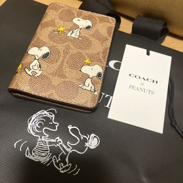 送料込専用袋付●新品●完売品 COACH X PEANUTS スヌーピー 縦型定期入C カードケース シグネチャープリント 2025新作 ピーナッツ コーチ