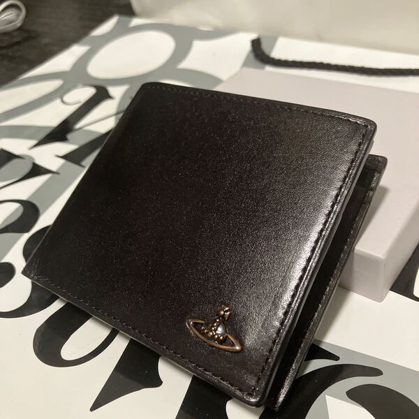 送料込●新品●Vivienne Westwood 定番黒 二つ折財布 本牛革 小銭入れ付 定期入付 ヴィヴィアンウエストウッド ビビアン