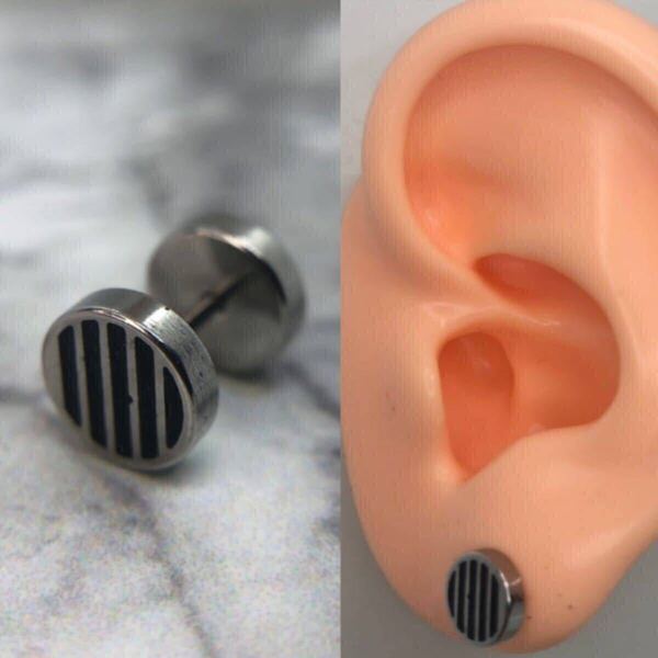 【新品】スタッド ピアス 18g 縦 縞模様 マーク 円 プレート サークル シルバー アクセサリー 片耳用 韓国 hiphop メンズ ストリート